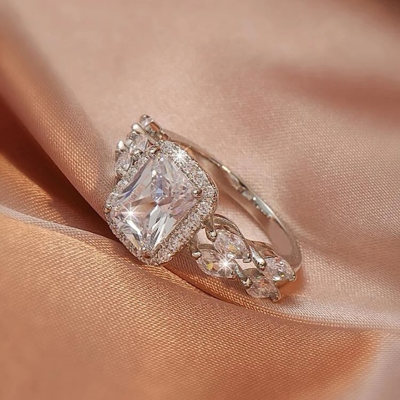 Gorgeous Multi Stone Zircon Ring - Picture 2 of 3